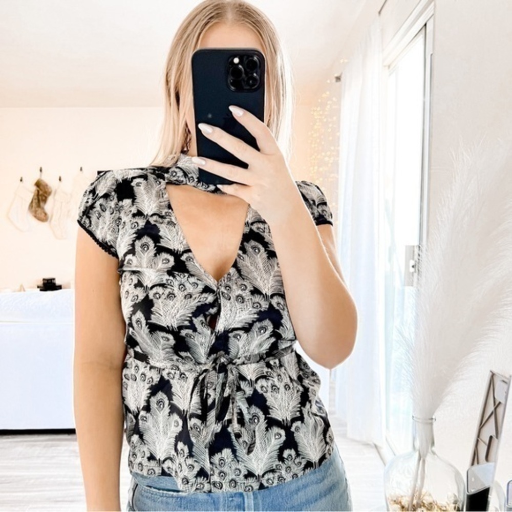 Free People Vintage Silky Short Sleeve Black Feather Patterned Top Size 2